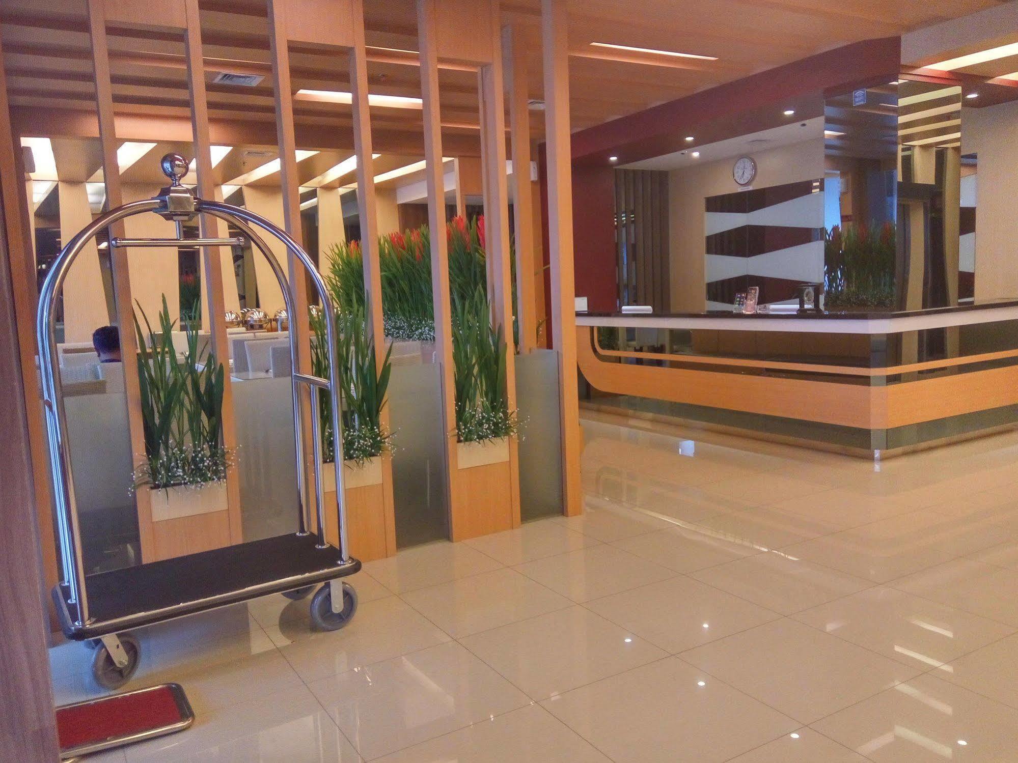โรงแรมเดอะ แอล เอนเตอร์เทนเมนต์ Batam ภายนอก รูปภาพ