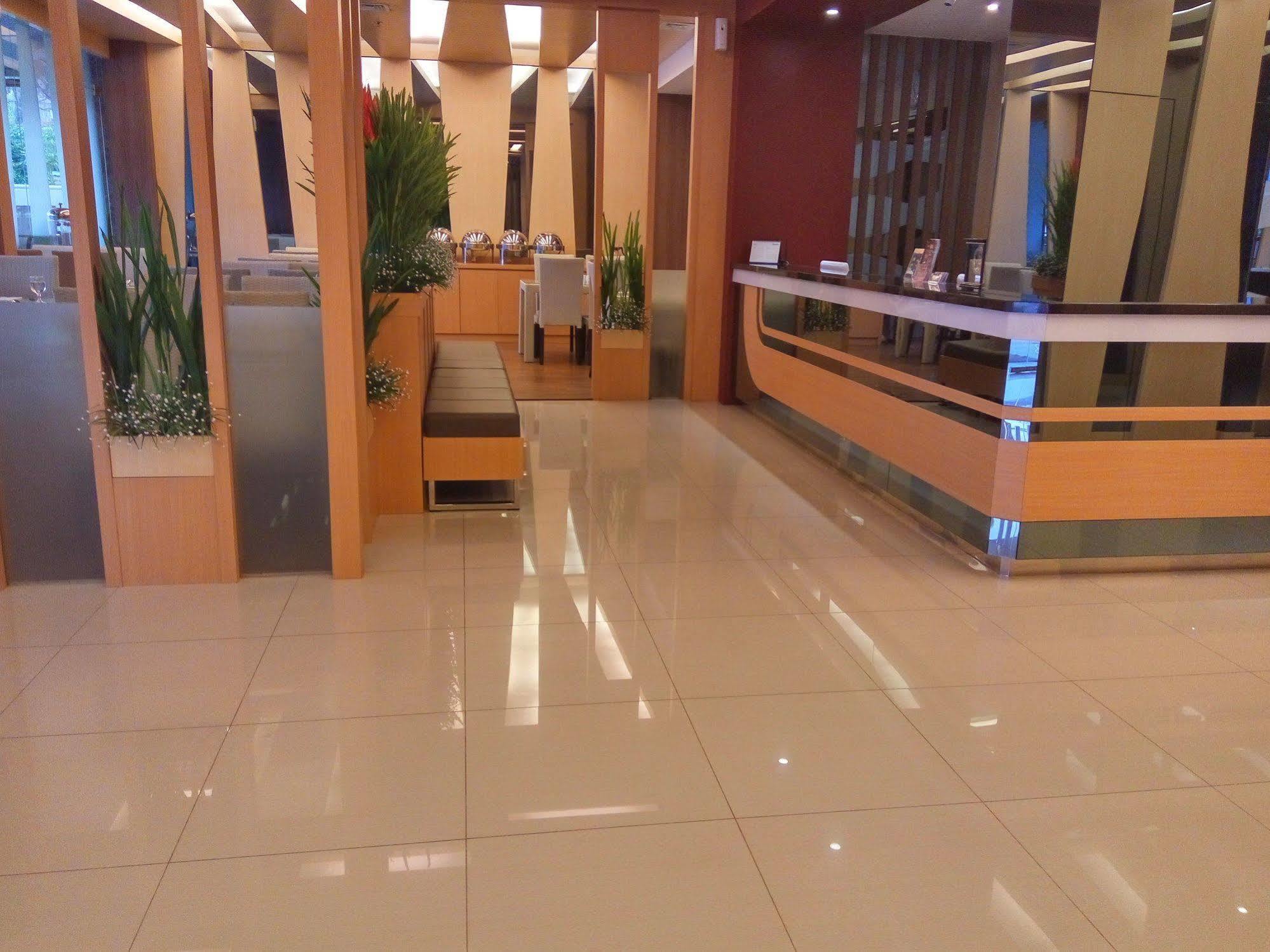 โรงแรมเดอะ แอล เอนเตอร์เทนเมนต์ Batam ภายนอก รูปภาพ