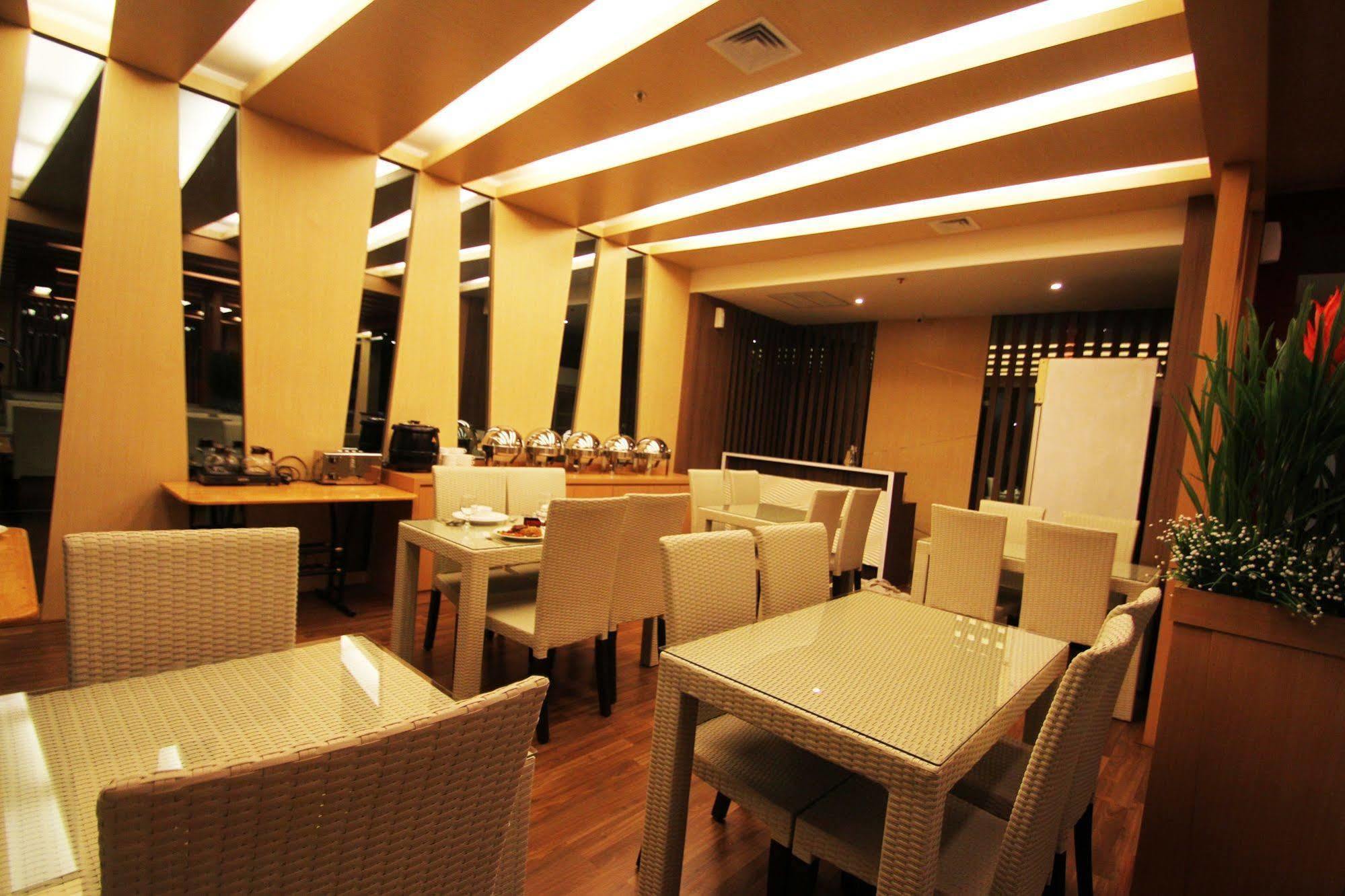 โรงแรมเดอะ แอล เอนเตอร์เทนเมนต์ Batam ภายนอก รูปภาพ
