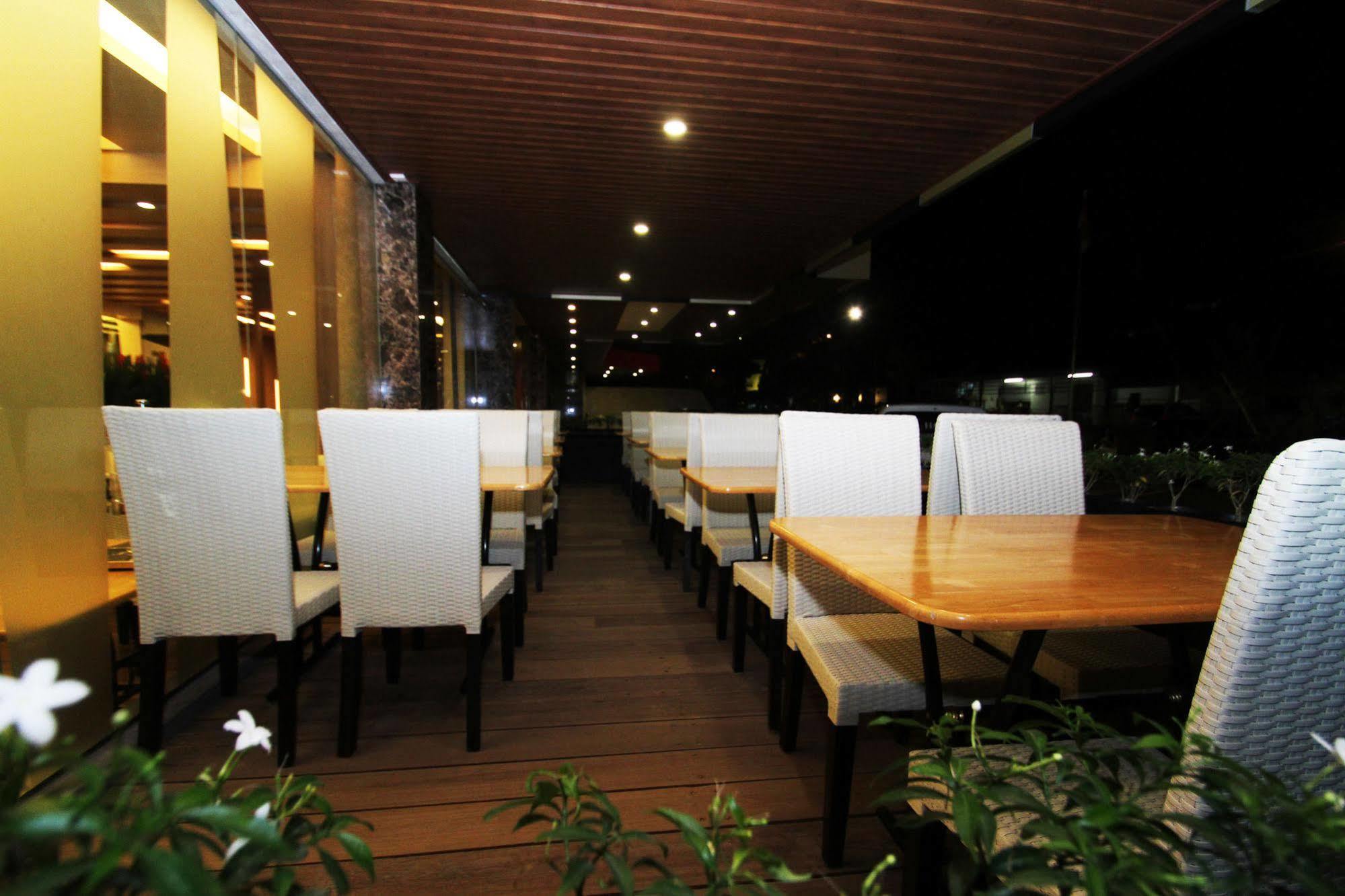 โรงแรมเดอะ แอล เอนเตอร์เทนเมนต์ Batam ภายนอก รูปภาพ