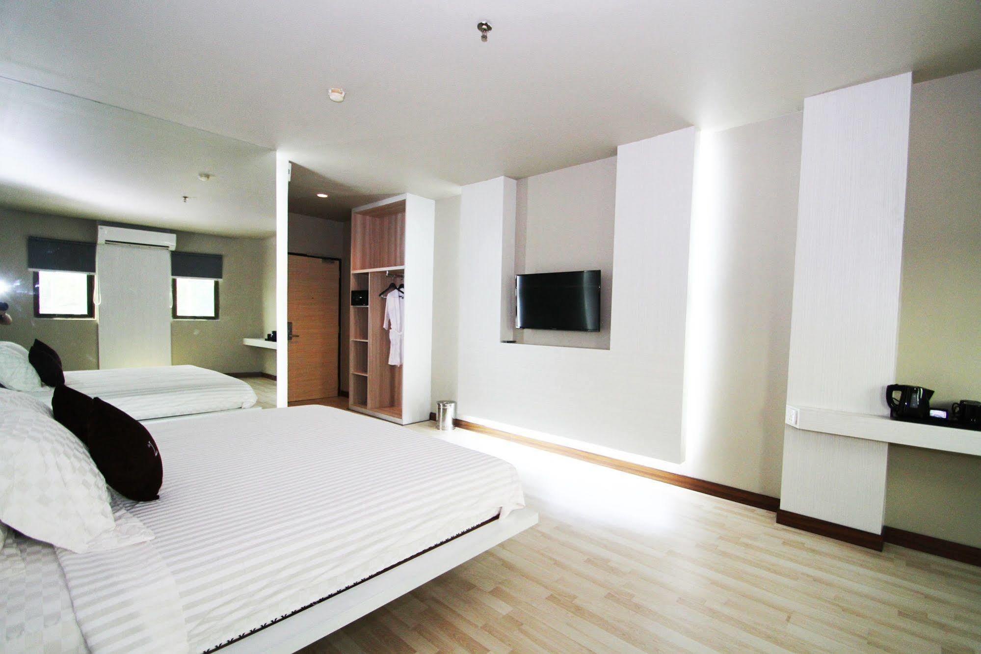 โรงแรมเดอะ แอล เอนเตอร์เทนเมนต์ Batam ภายนอก รูปภาพ
