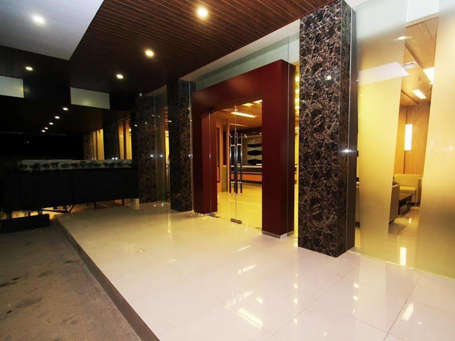 โรงแรมเดอะ แอล เอนเตอร์เทนเมนต์ Batam ภายนอก รูปภาพ