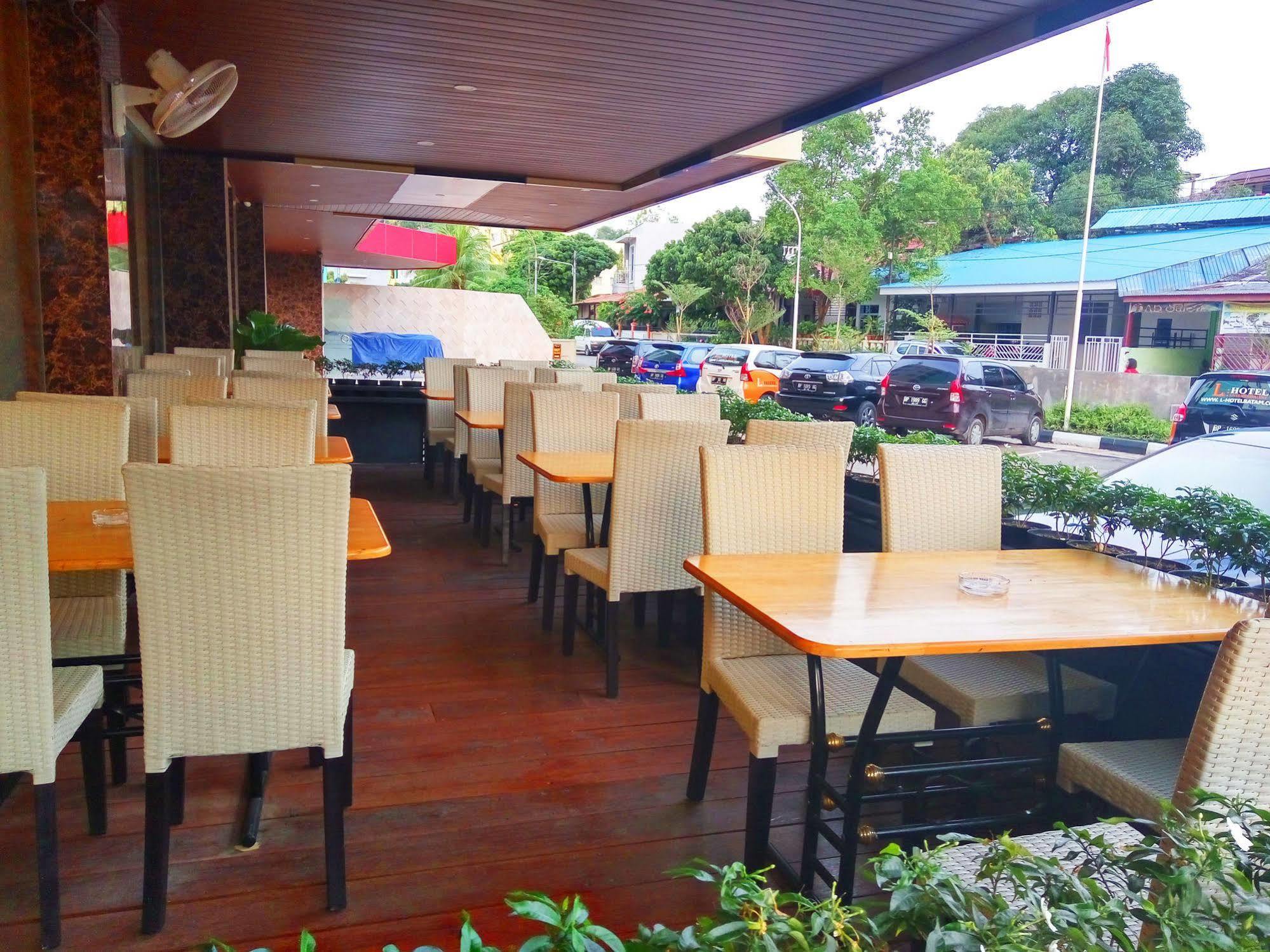 โรงแรมเดอะ แอล เอนเตอร์เทนเมนต์ Batam ภายนอก รูปภาพ
