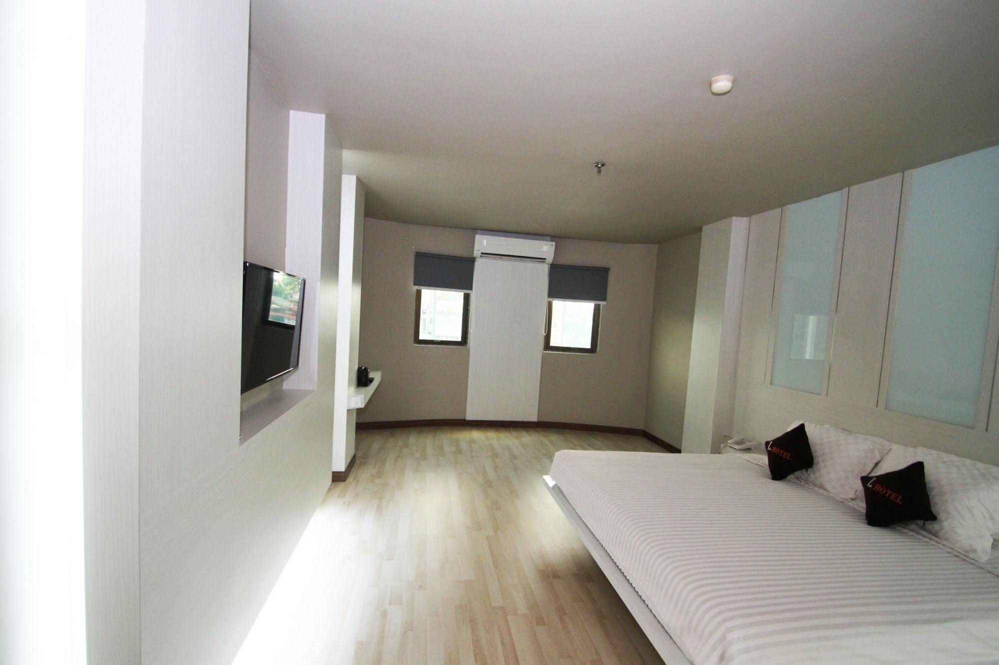 โรงแรมเดอะ แอล เอนเตอร์เทนเมนต์ Batam ภายนอก รูปภาพ