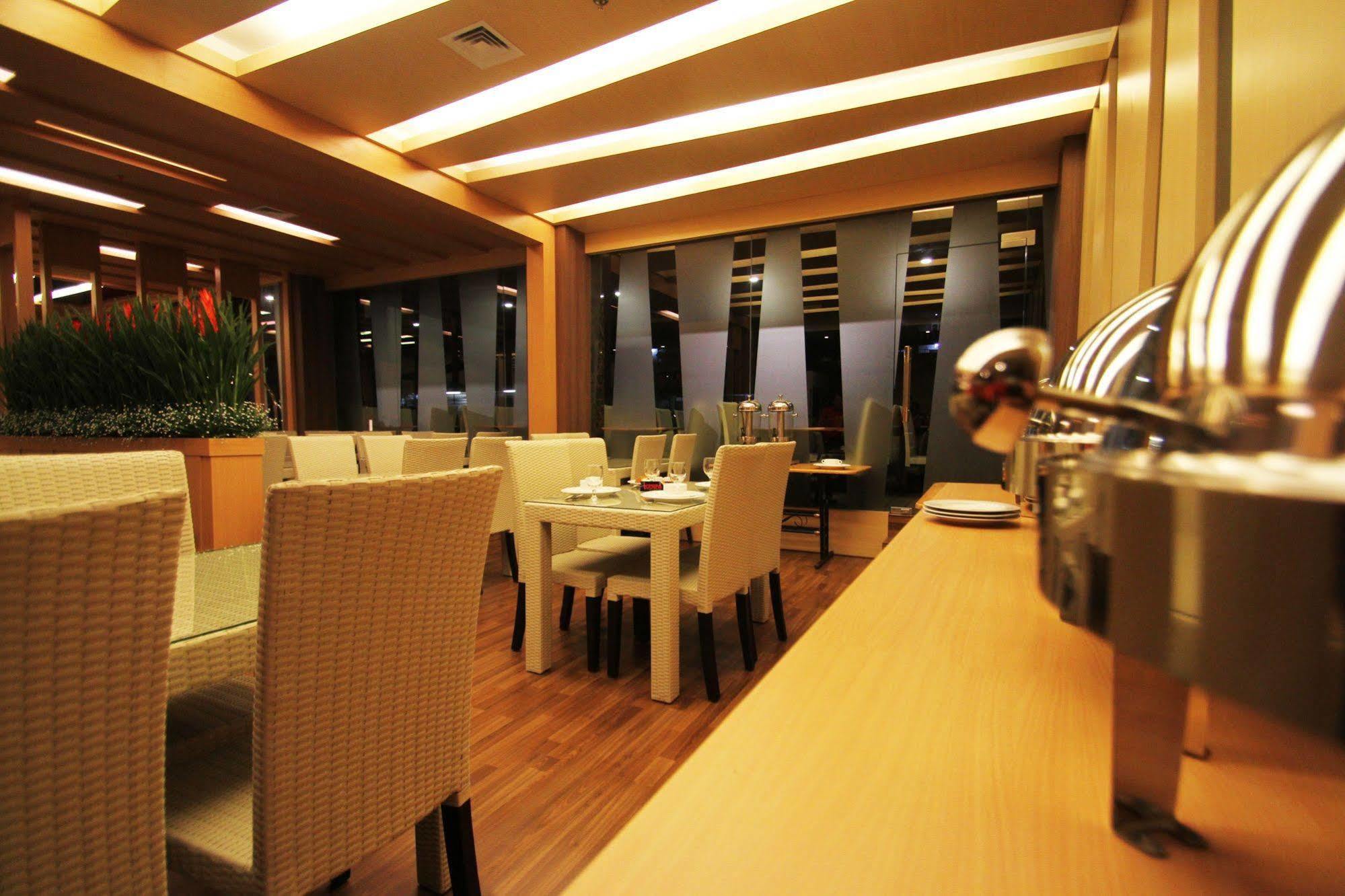 โรงแรมเดอะ แอล เอนเตอร์เทนเมนต์ Batam ภายนอก รูปภาพ