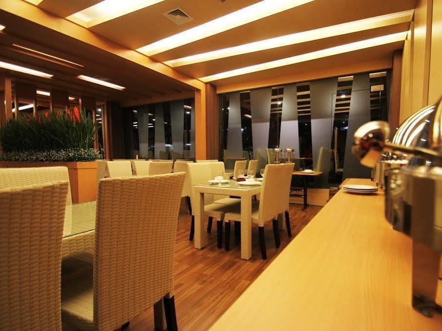 โรงแรมเดอะ แอล เอนเตอร์เทนเมนต์ Batam ภายนอก รูปภาพ