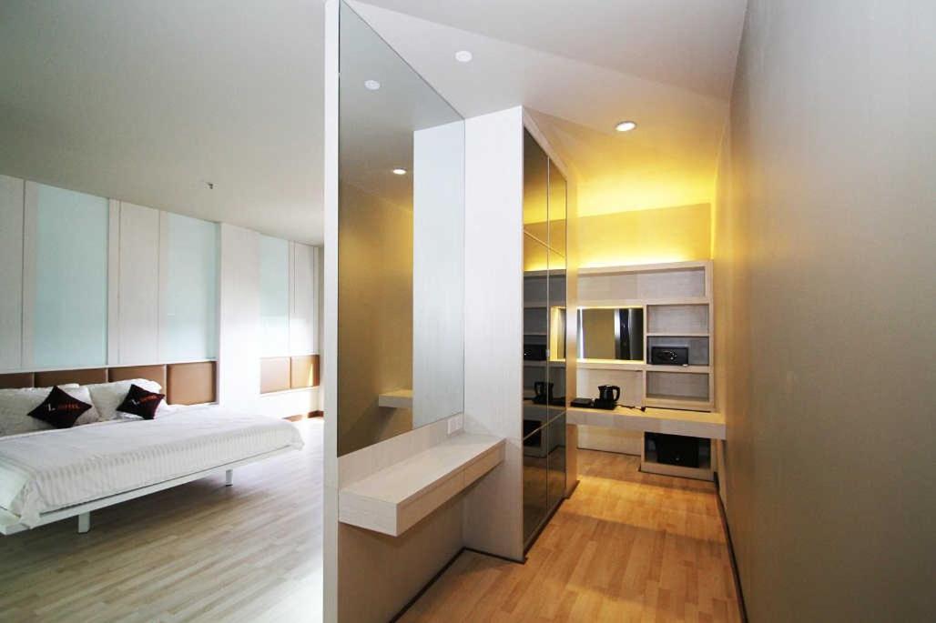 โรงแรมเดอะ แอล เอนเตอร์เทนเมนต์ Batam ภายนอก รูปภาพ