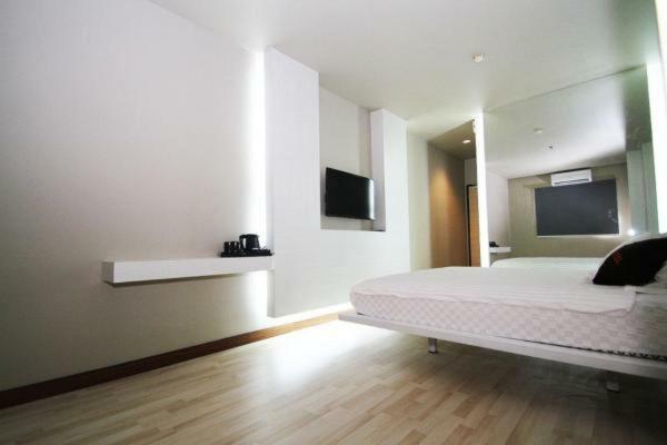 โรงแรมเดอะ แอล เอนเตอร์เทนเมนต์ Batam ภายนอก รูปภาพ
